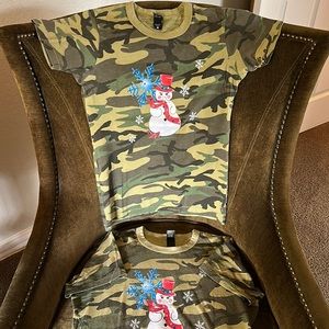 Camo Christmas ⛄️ 💯% cotton T-shirt featuring Frosty